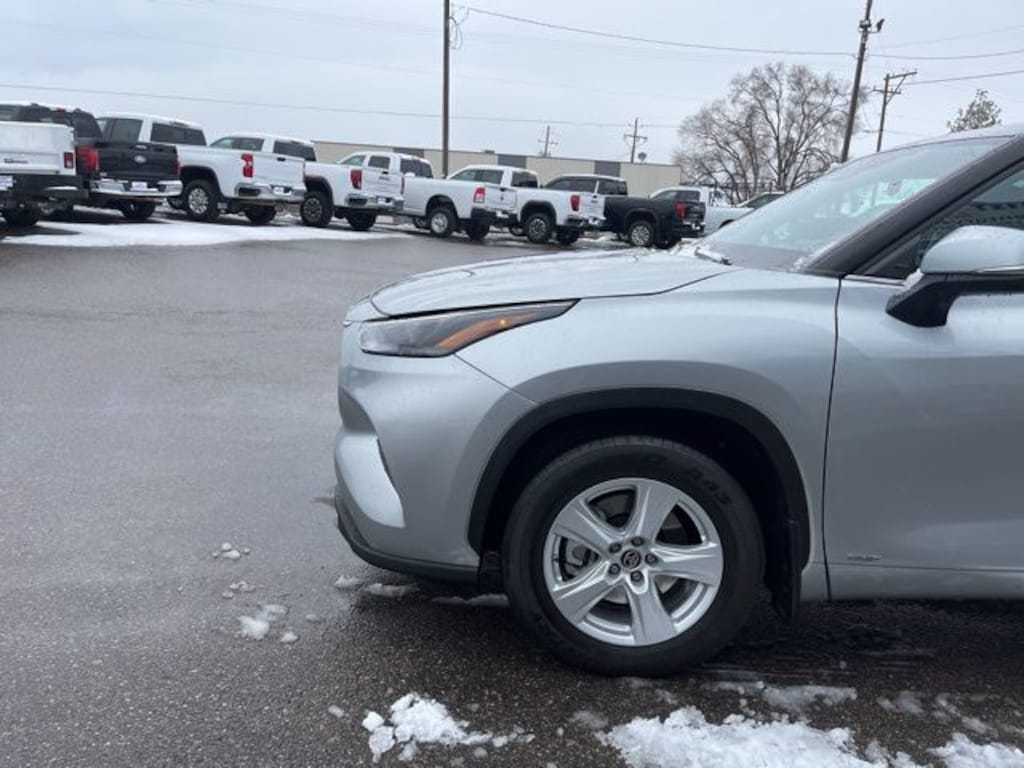 Used 2023 Toyota Highlander Hybrid LE SUV
