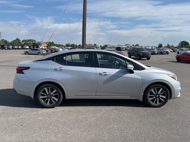 2021 Nissan Versa 1.6 SV photo 3