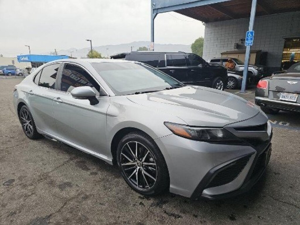 Used 2022 Toyota Camry SE Sedan