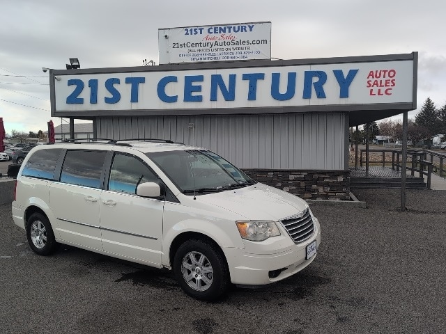 2009 Chrysler Town & Country Touring's photo