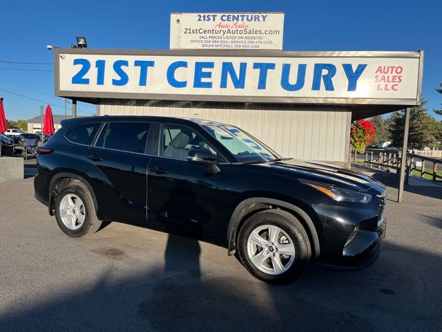2024 Toyota Highlander LE AWD's photo