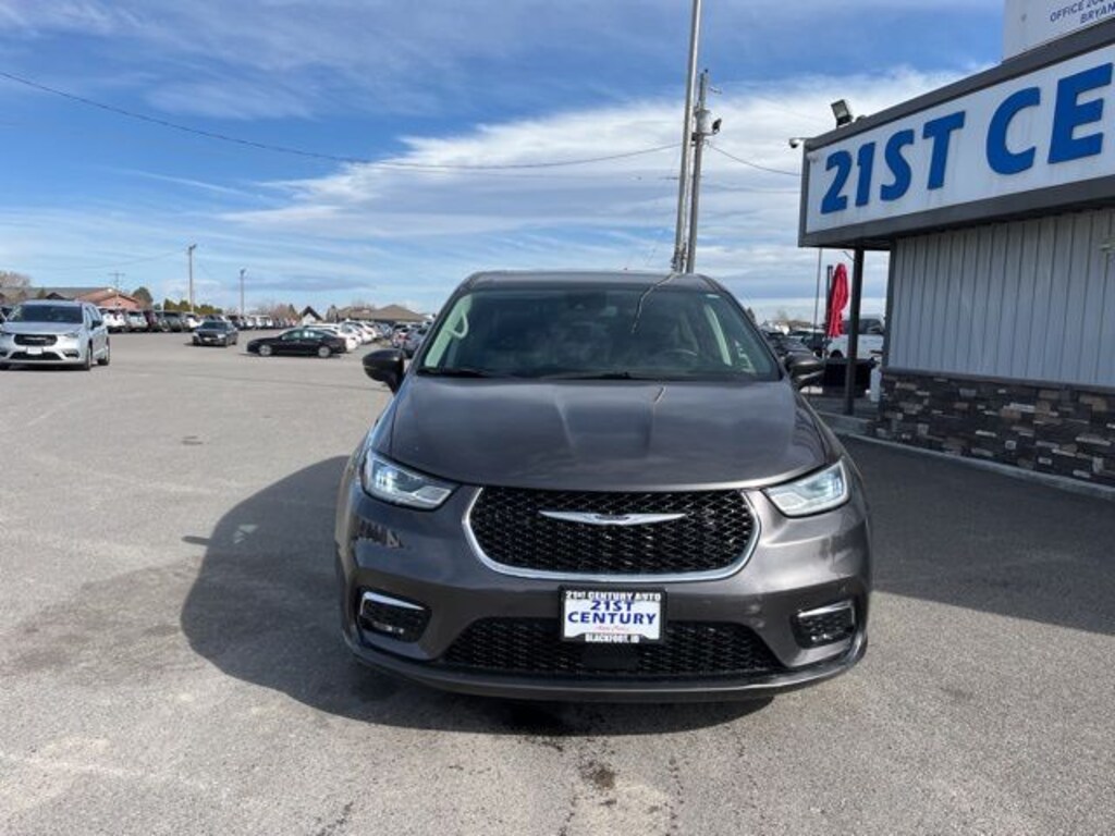 Used 2023 Chrysler Pacifica Touring L Van Passenger Van