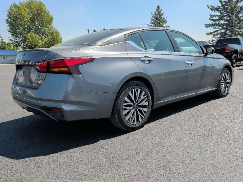 Used 2024 Nissan Altima 2.5 SV Sedan