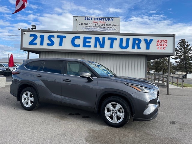 2024 Toyota Highlander LE's photo