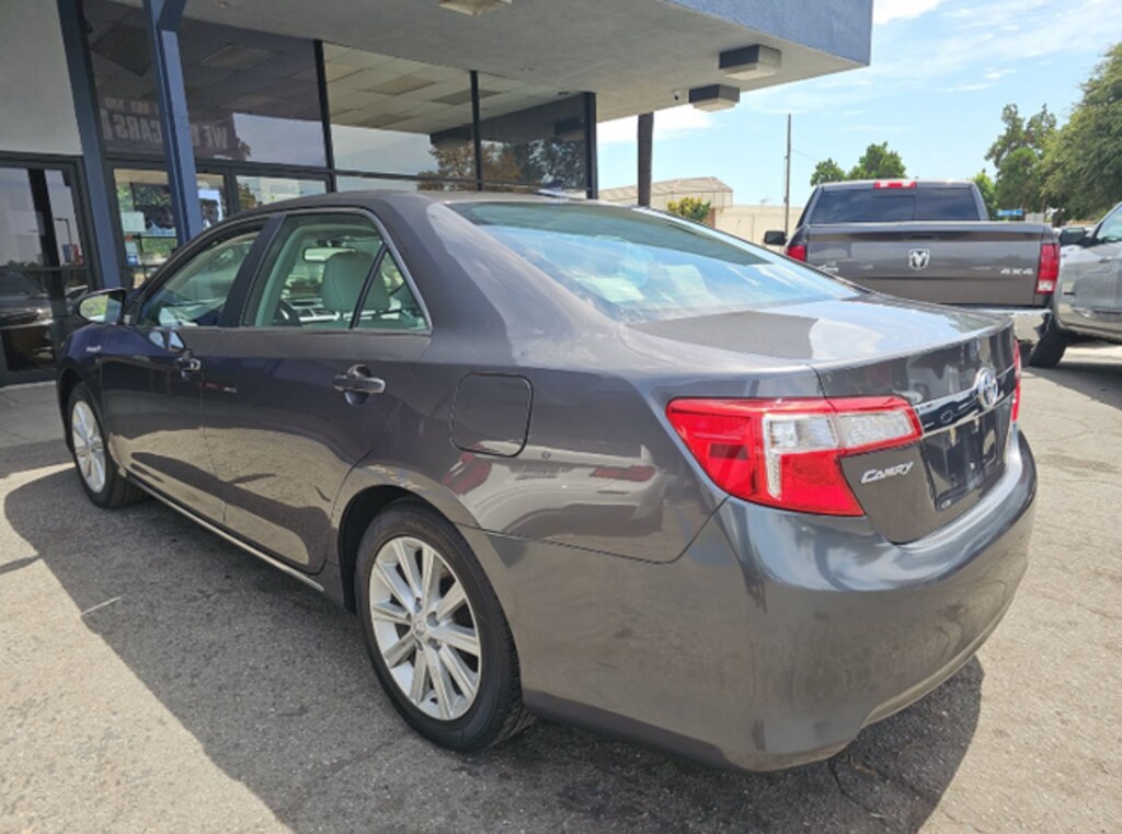 Used 2014 Toyota Camry Hybrid XLE Sedan