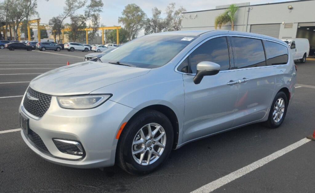 Used 2023 Chrysler Pacifica Touring L Van Passenger Van