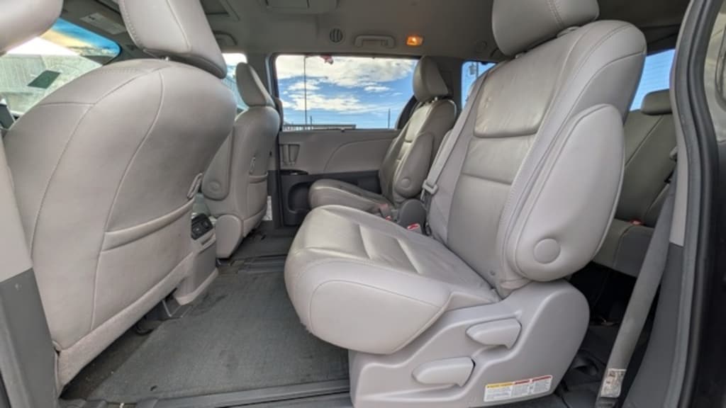Used 2017 Toyota Sienna XLE 8 Passenger Van Passenger Van