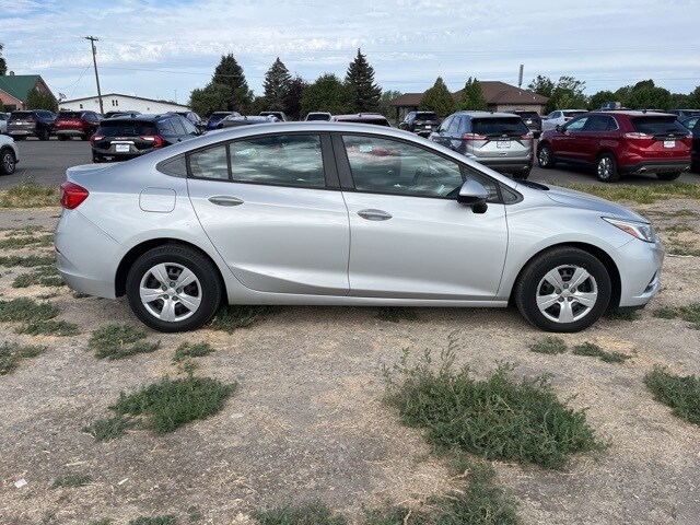 2017 Chevrolet Cruze LS photo 3