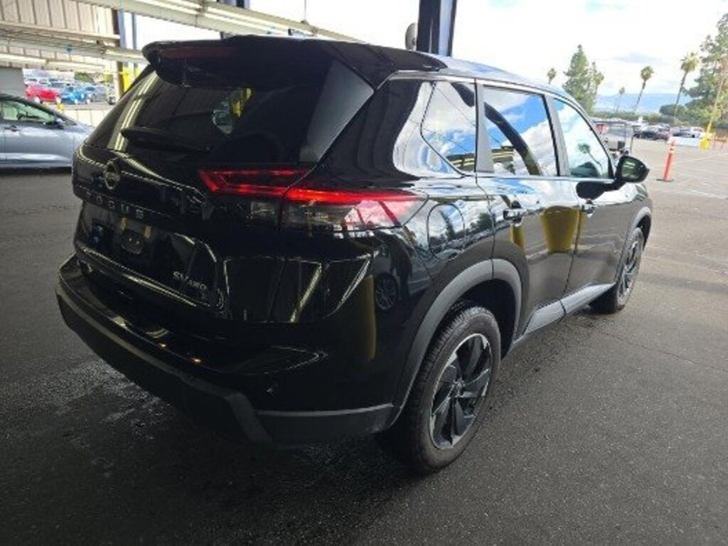 Used 2024 Nissan Rogue SV SUV