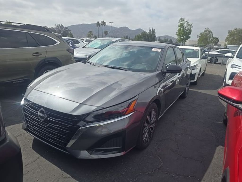 Used 2025 Nissan Altima SV Sedan