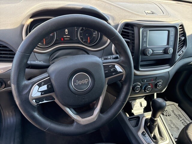 2016 Jeep Cherokee Sport photo 4