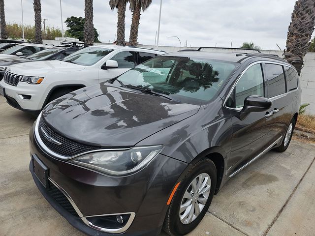 2018 Chrysler Pacifica Touring L's photo