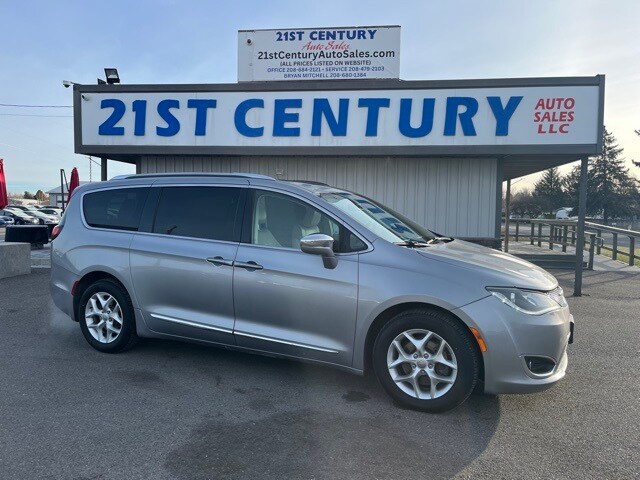 2020 Chrysler Pacifica Limited's photo