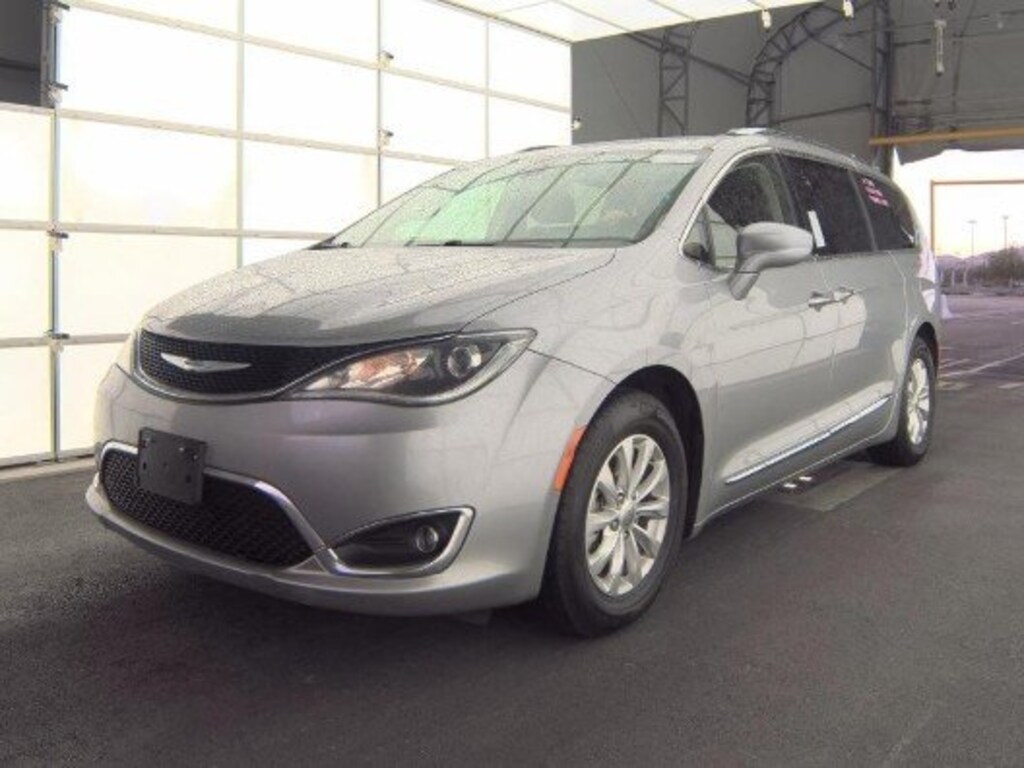 Used 2018 Chrysler Pacifica Touring L Van