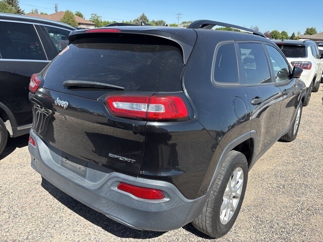 2016 Jeep Cherokee Sport photo 2