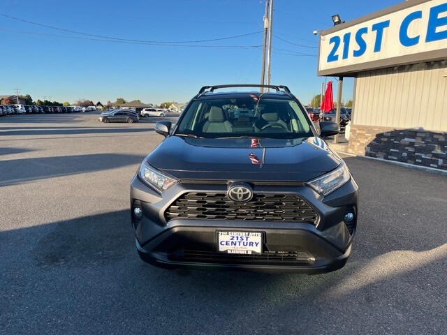 2020 Toyota RAV4 XLE photo 2