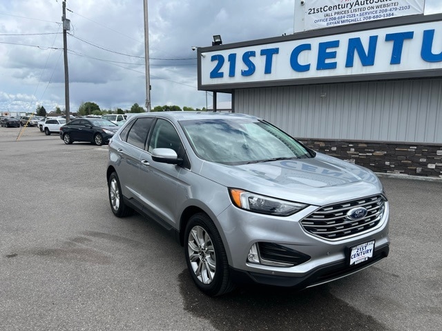 2024 Ford Edge Titanium photo 2