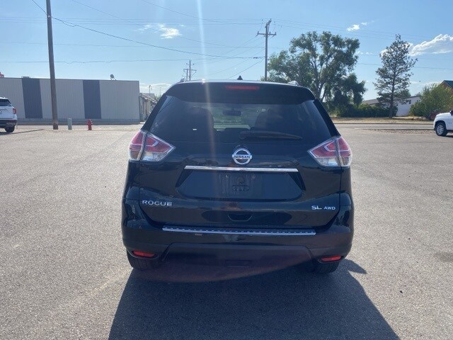 2016 Nissan Rogue SL photo 2