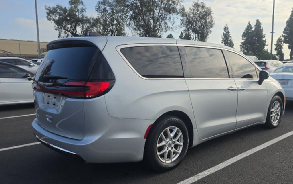 Used 2023 Chrysler Pacifica Touring L Van Passenger Van