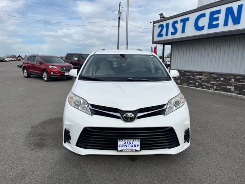 Used 2018 Toyota Sienna LE 8 Passenger Van Passenger Van