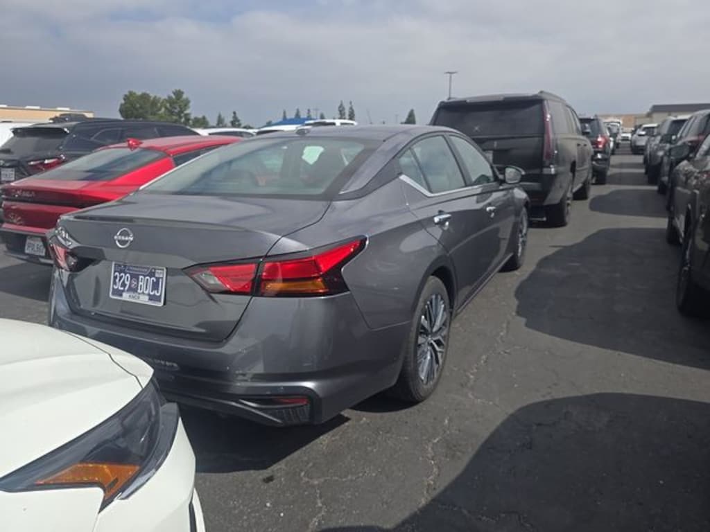 Used 2025 Nissan Altima SV Sedan
