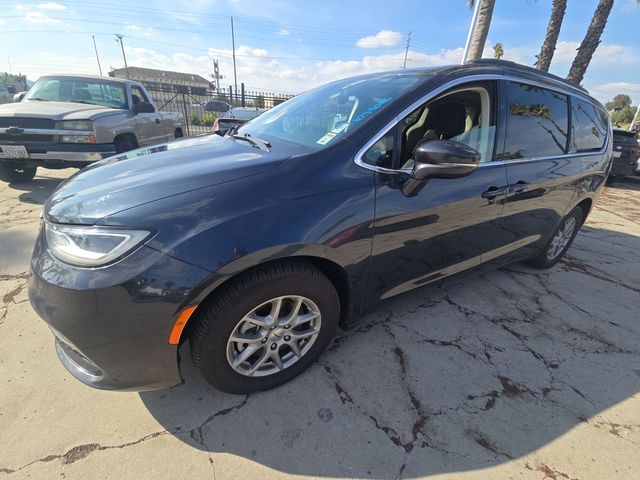 2021 Chrysler Pacifica Touring's photo