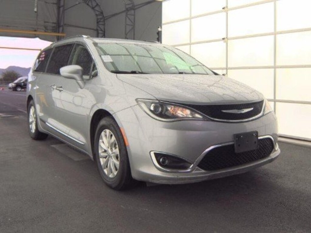 Used 2018 Chrysler Pacifica Touring L Van