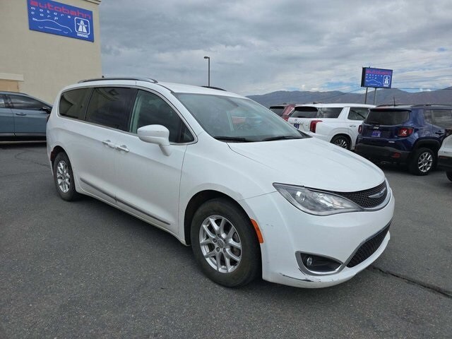 2020 Chrysler Pacifica Touring L photo 2
