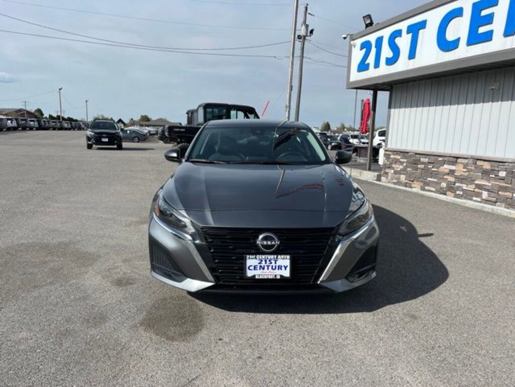 Used 2025 Nissan Altima SV Sedan