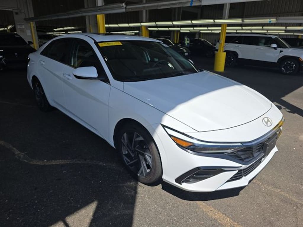 Used 2025 Hyundai Elantra SEL Convenience Sedan