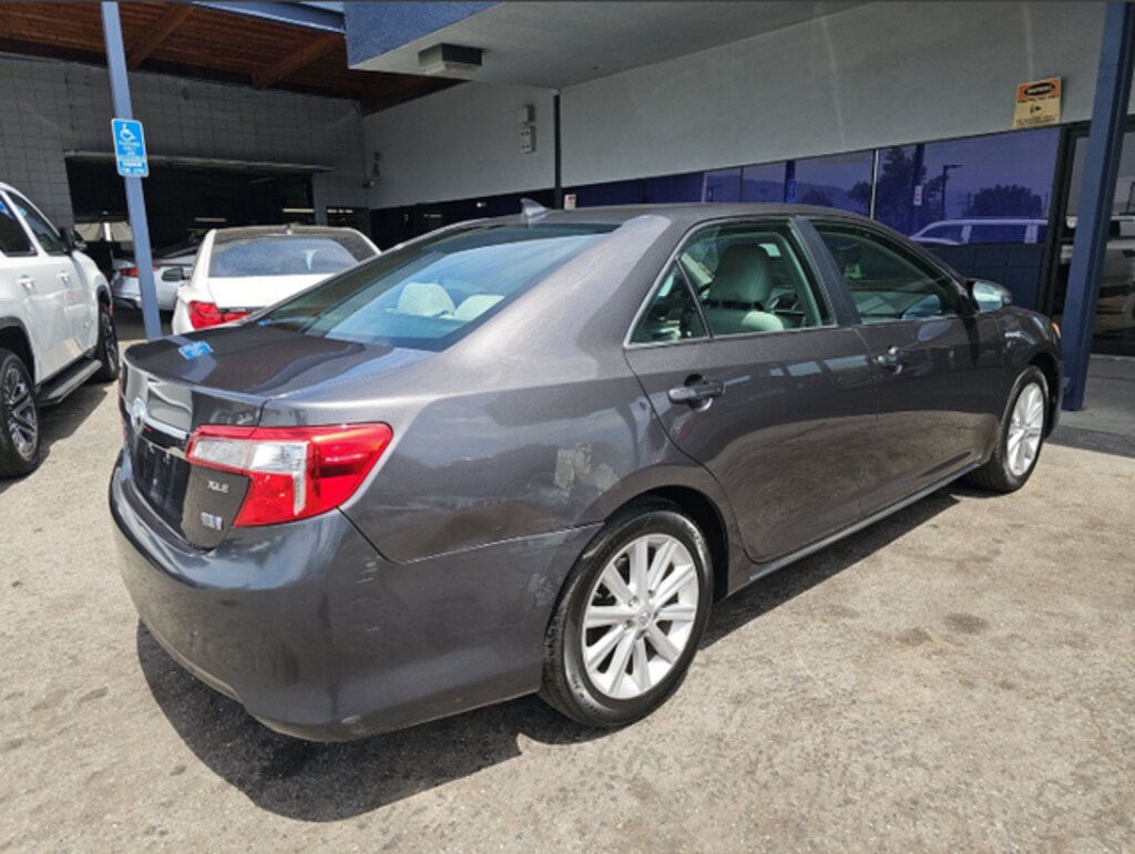 Used 2014 Toyota Camry Hybrid XLE Sedan