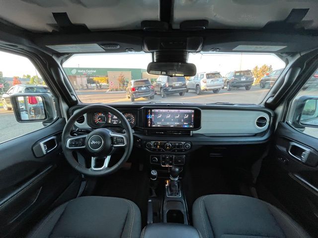 2024 Jeep Wrangler 4-Door Sahara - Photo 29