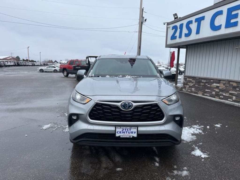 Used 2023 Toyota Highlander Hybrid LE SUV
