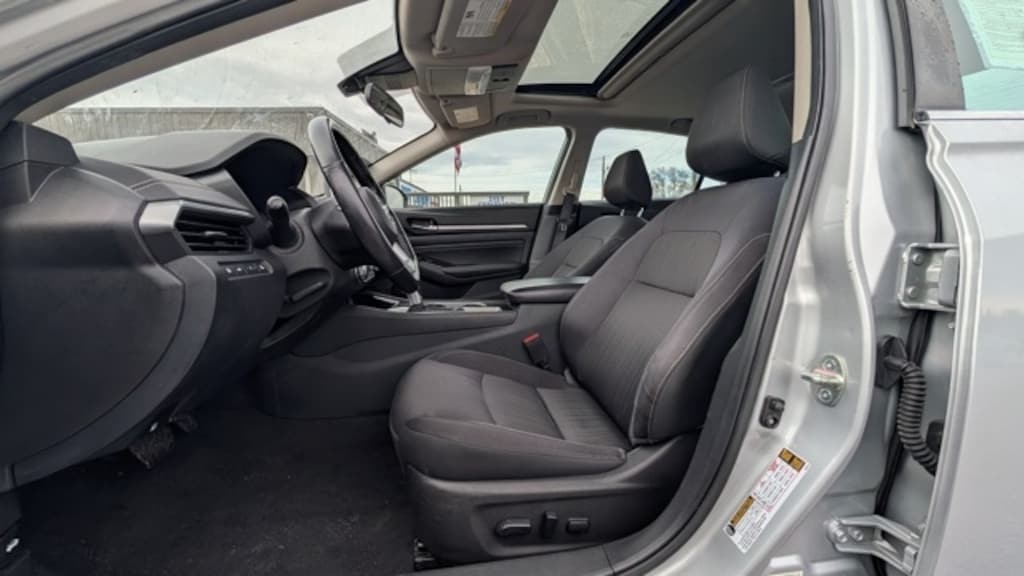 Used 2021 Nissan Altima 2.5 SV Sedan