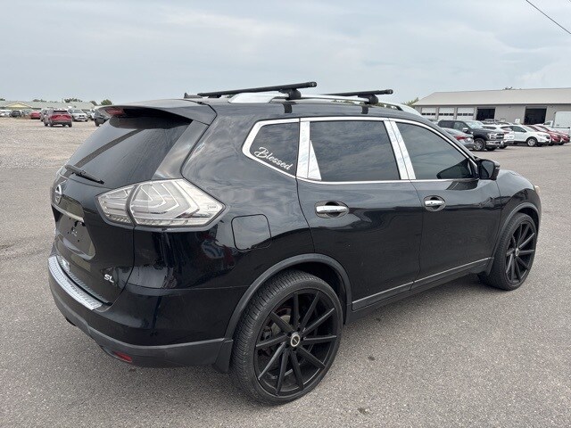 2016 Nissan Rogue SL photo 2