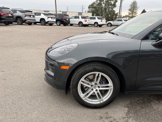 2023 Porsche Macan T photo 4