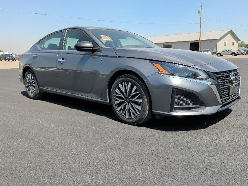 Used 2024 Nissan Altima 2.5 SV Sedan