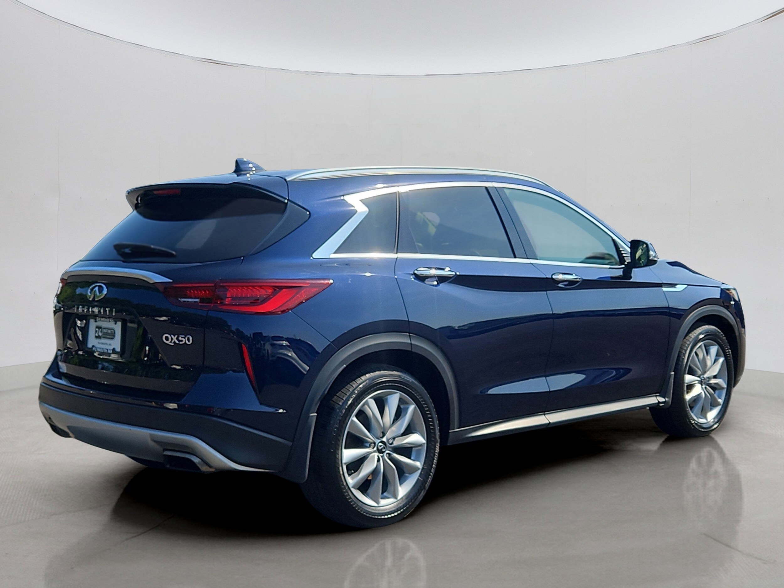 2022 Infiniti QX50 Luxe AWD photo 3