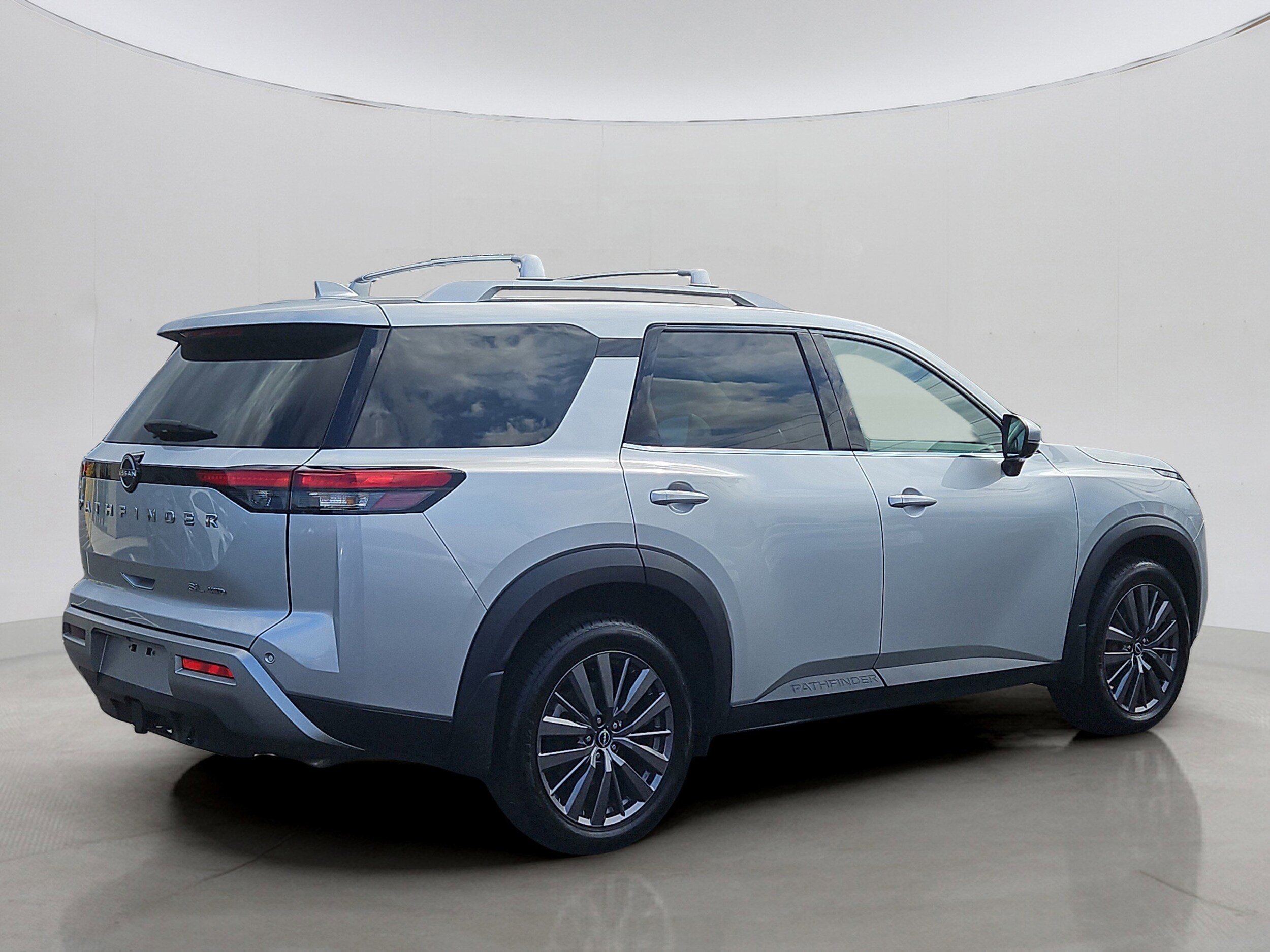 2022 Nissan Pathfinder SL photo 3