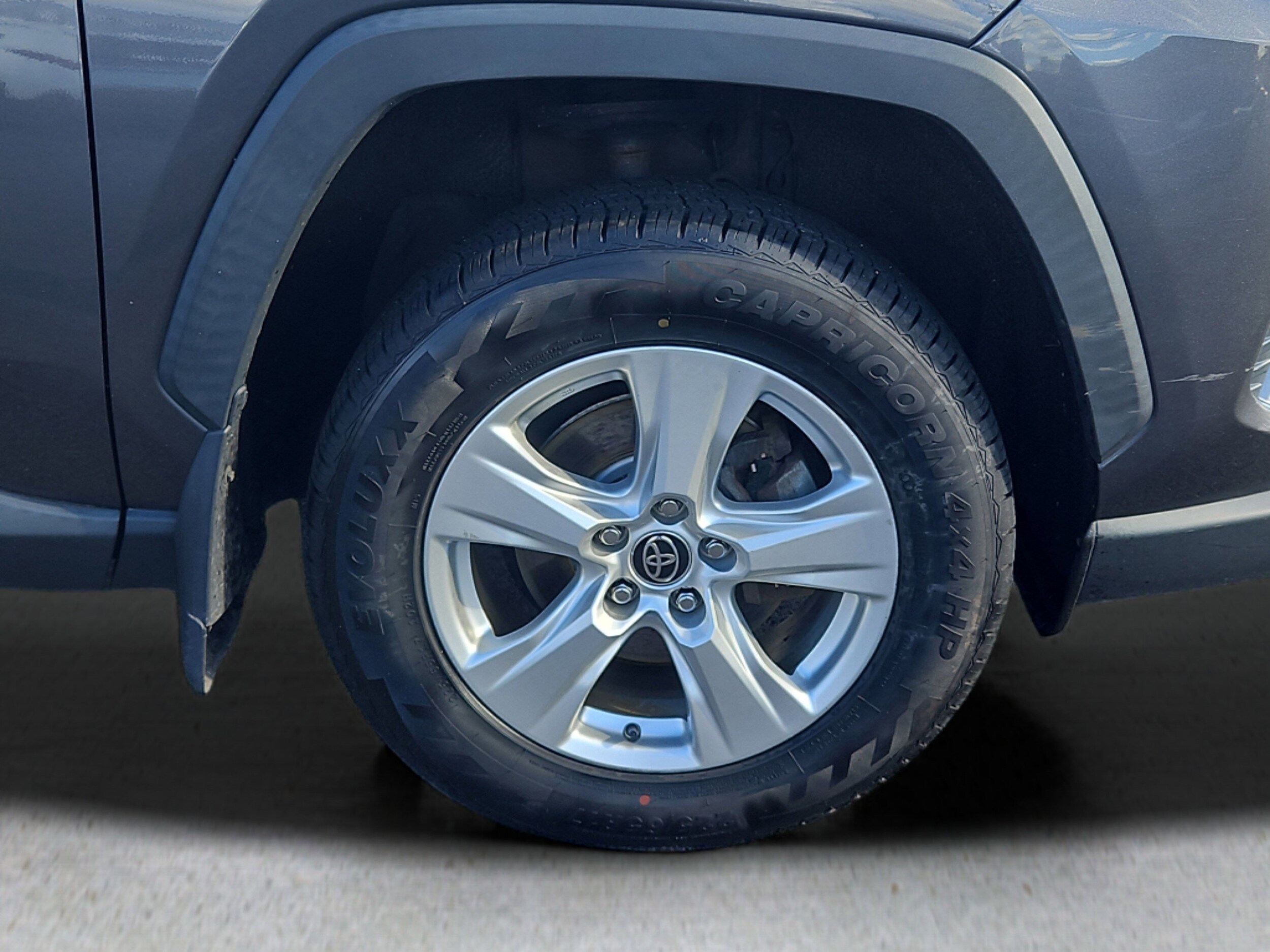 2021 Toyota RAV4 Hybrid XLE photo 4