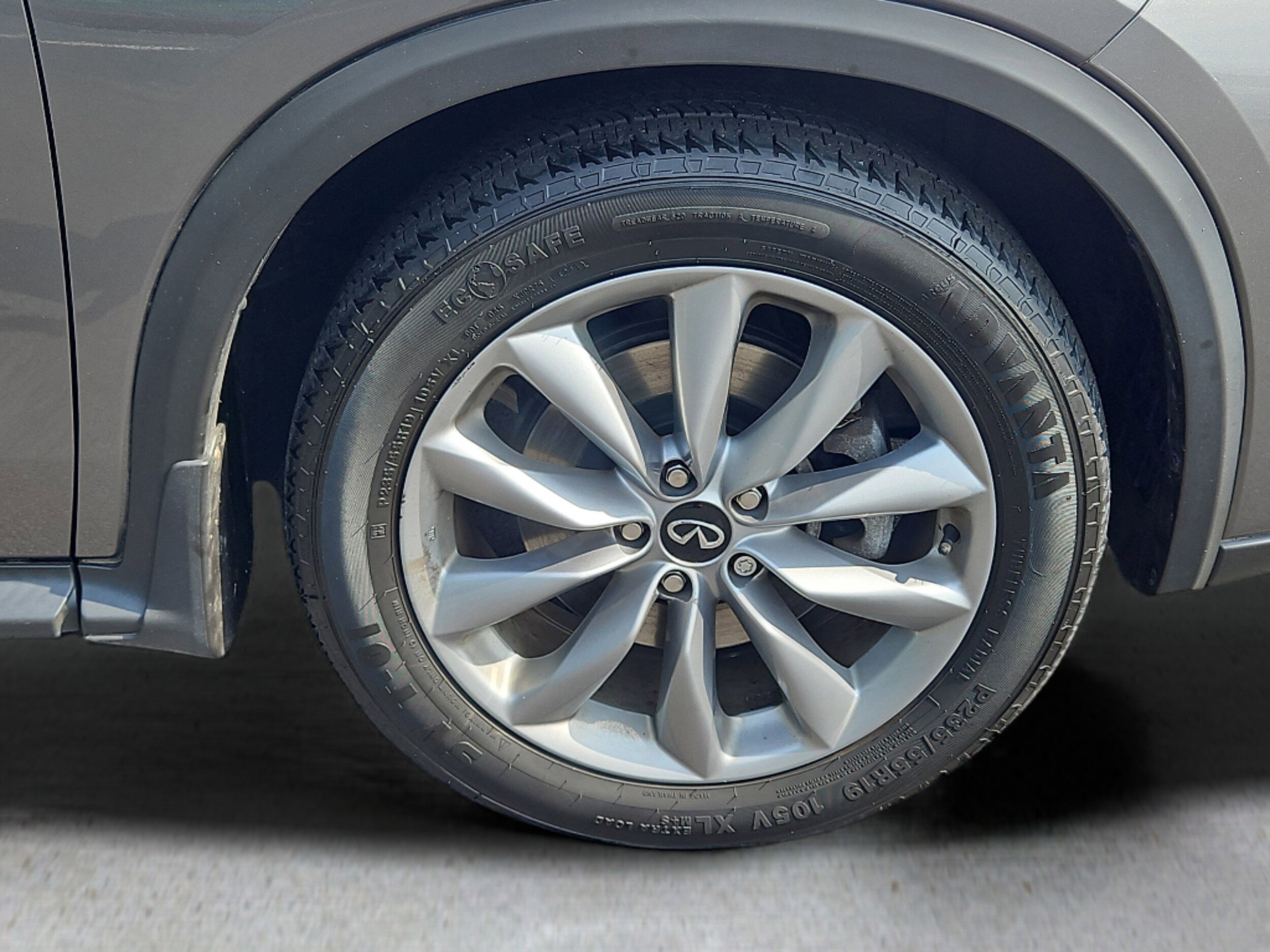 2022 Infiniti QX50 Luxe AWD photo 4