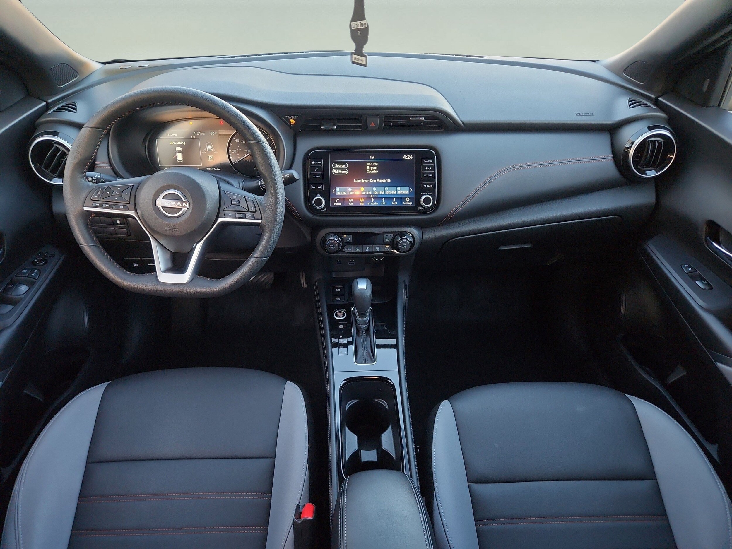 2024 Nissan Kicks SR photo 2