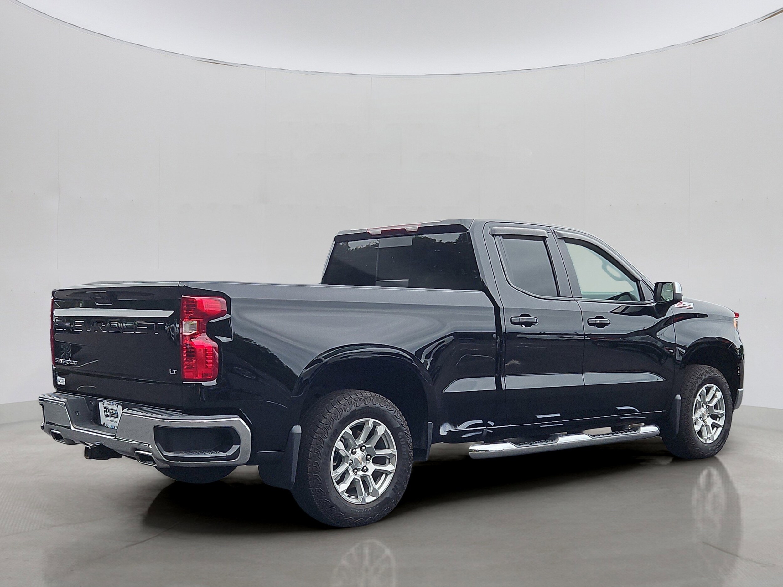 2024 Chevrolet Silverado 1500 photo 3