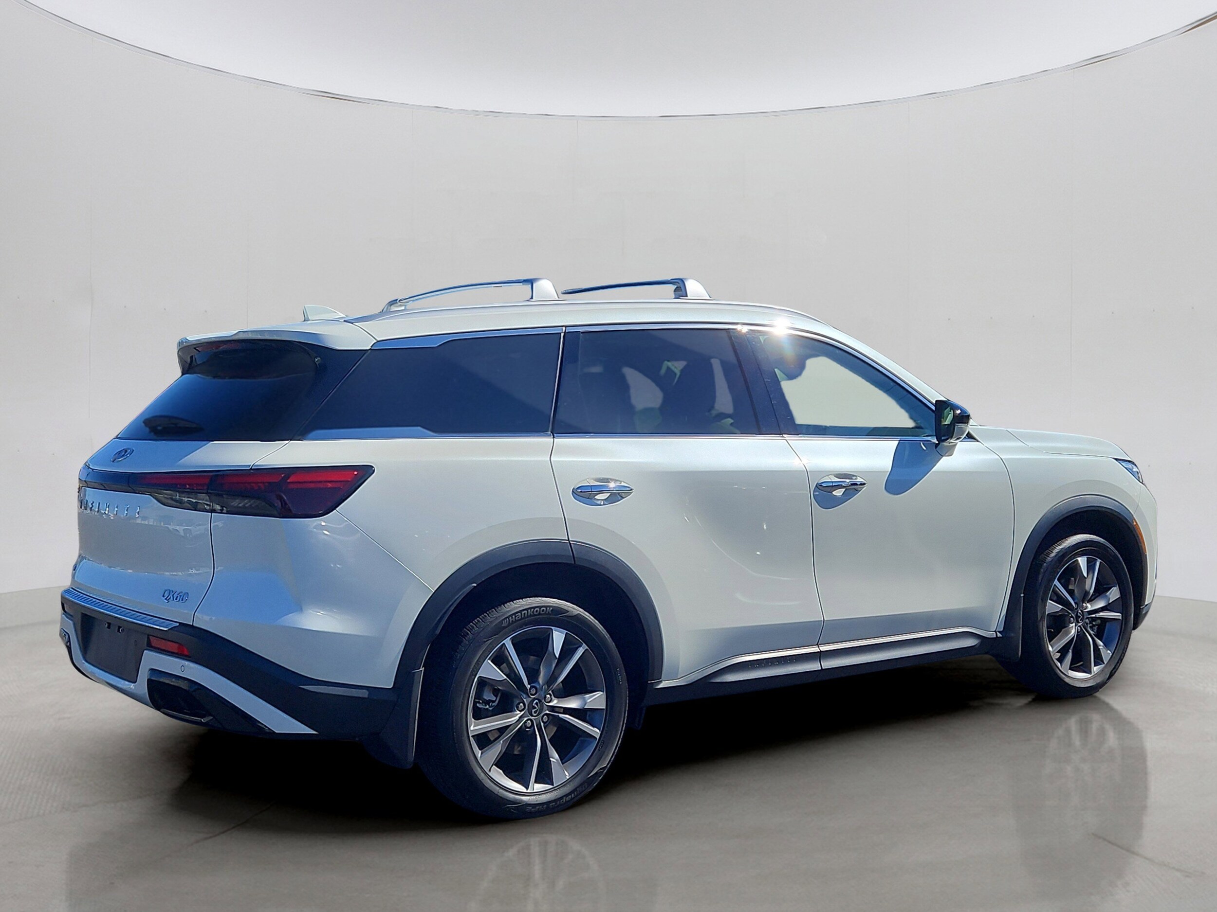 2023 Infiniti QX60 Luxe AWD photo 3