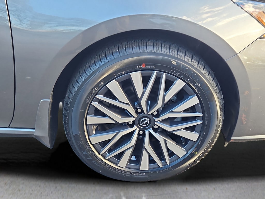 Used 2023 Nissan Altima 2.5 SV Sedan