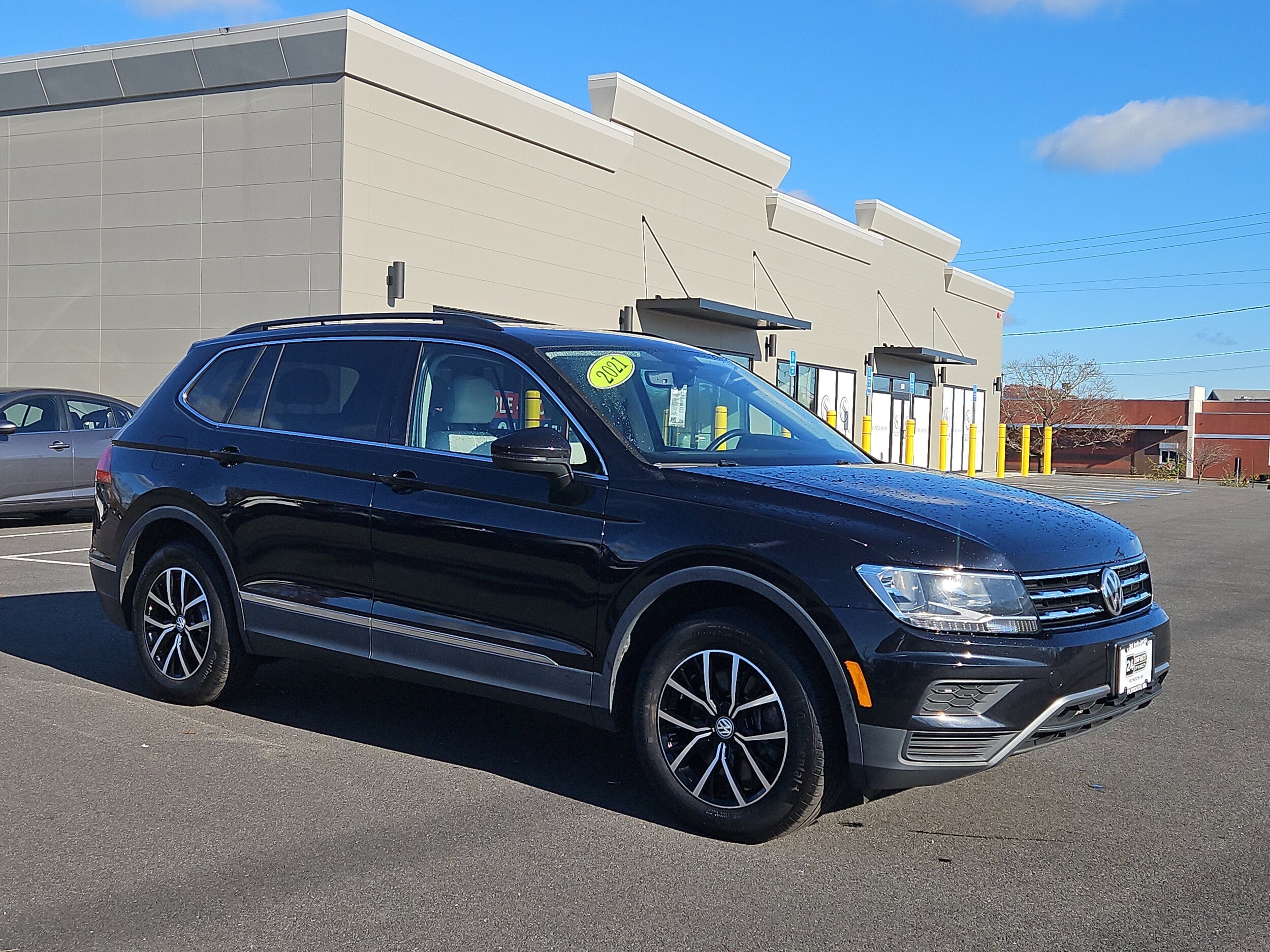 2021 Volkswagen Tiguan SE photo 2