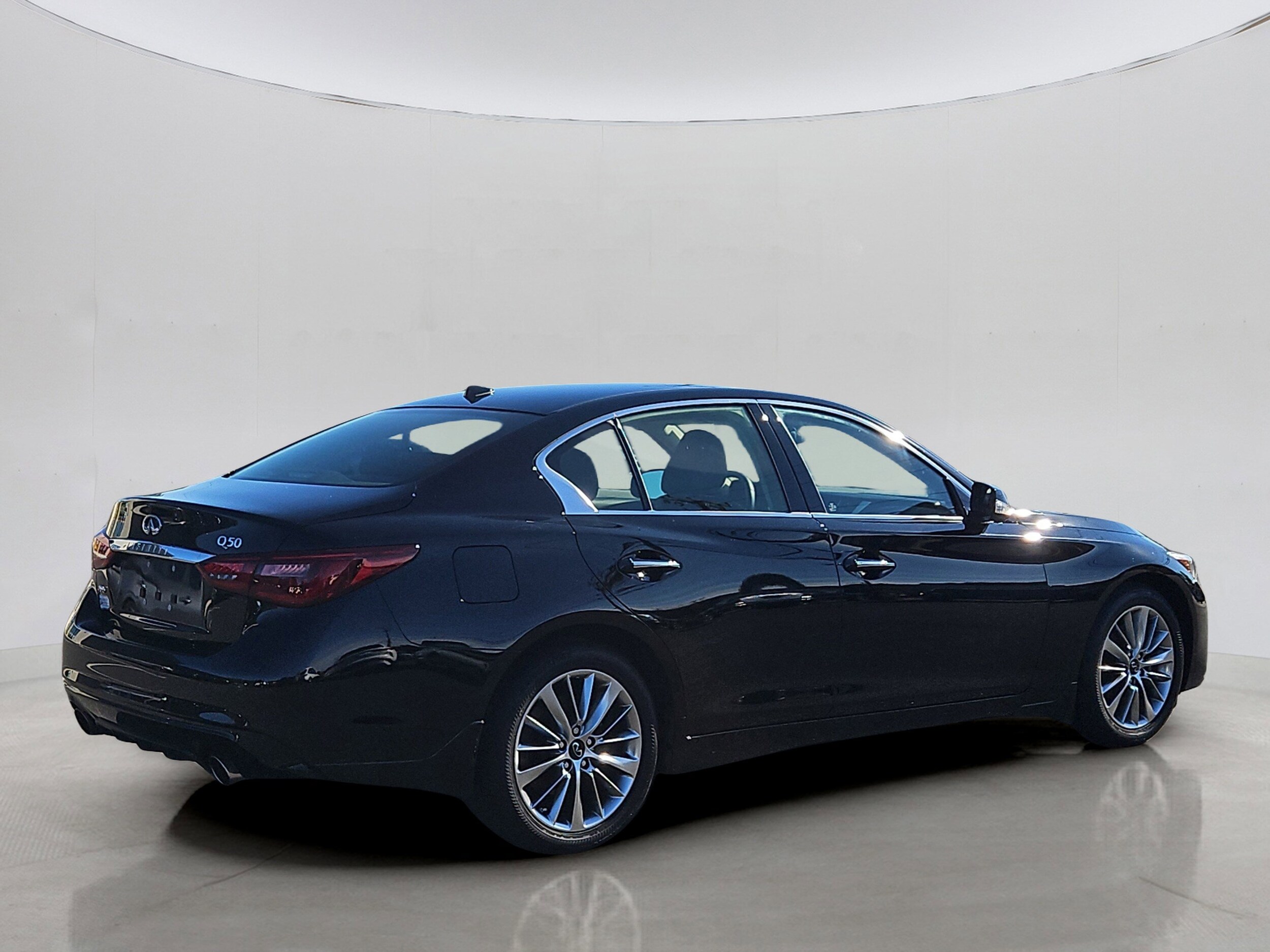 2023 Infiniti Q50 LUXE AWD photo 3