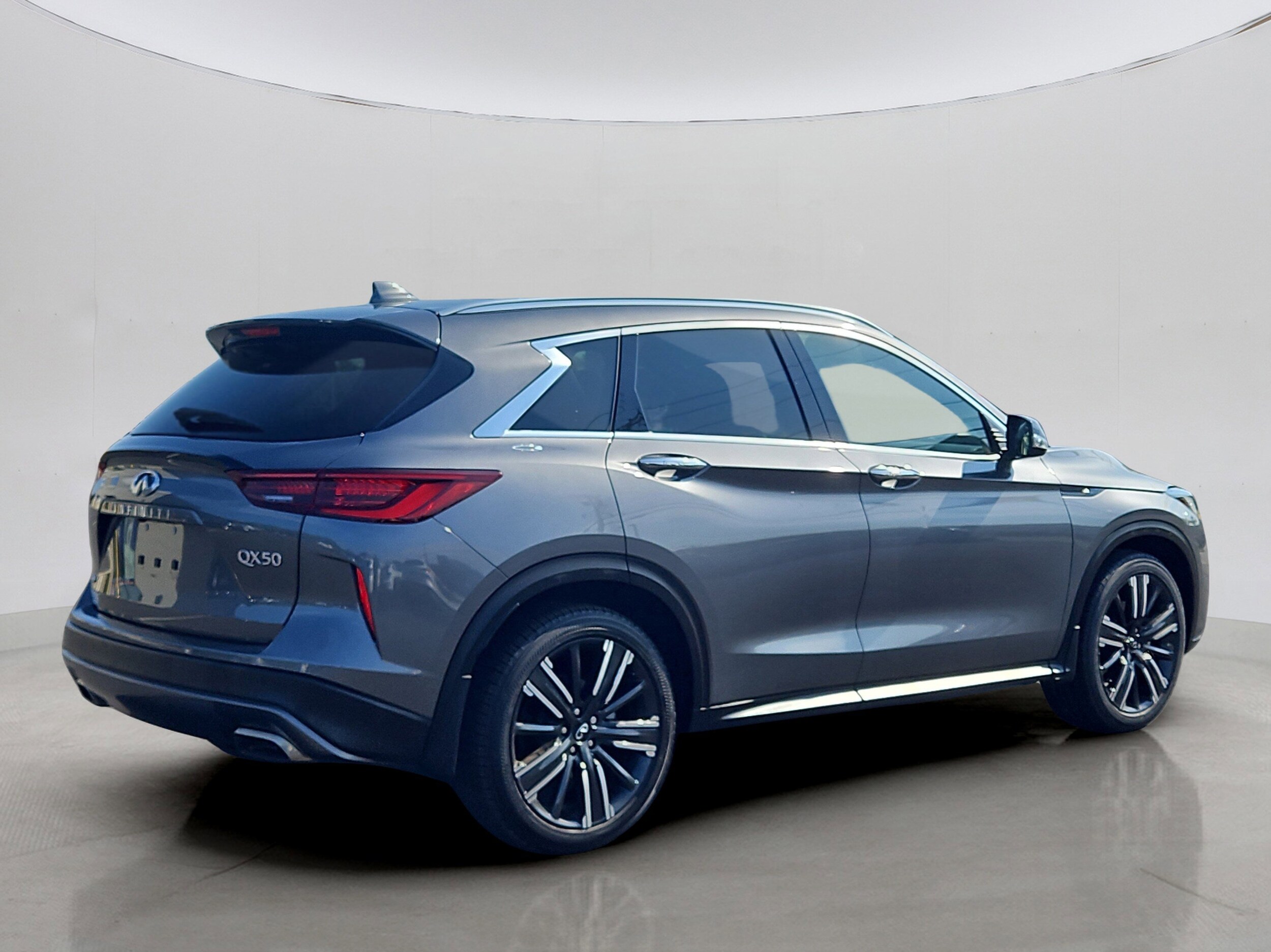 2022 Infiniti QX50 Luxe AWD photo 3