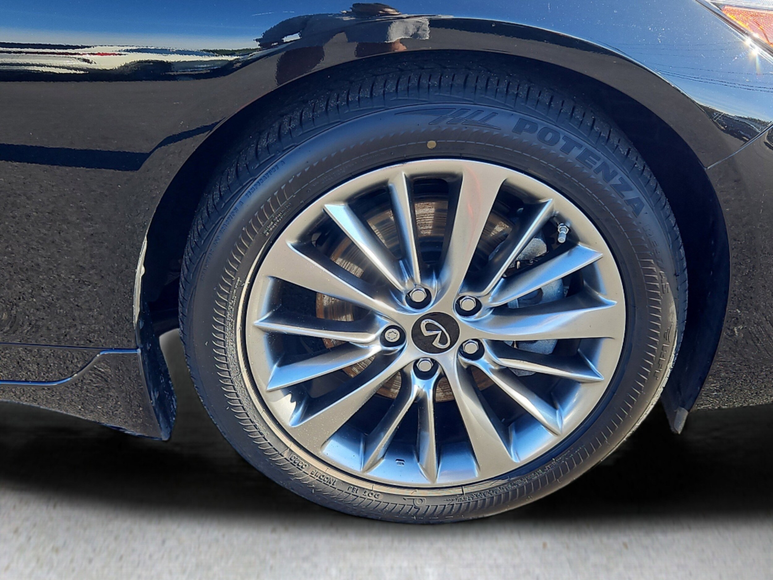 2023 Infiniti Q50 LUXE AWD photo 4