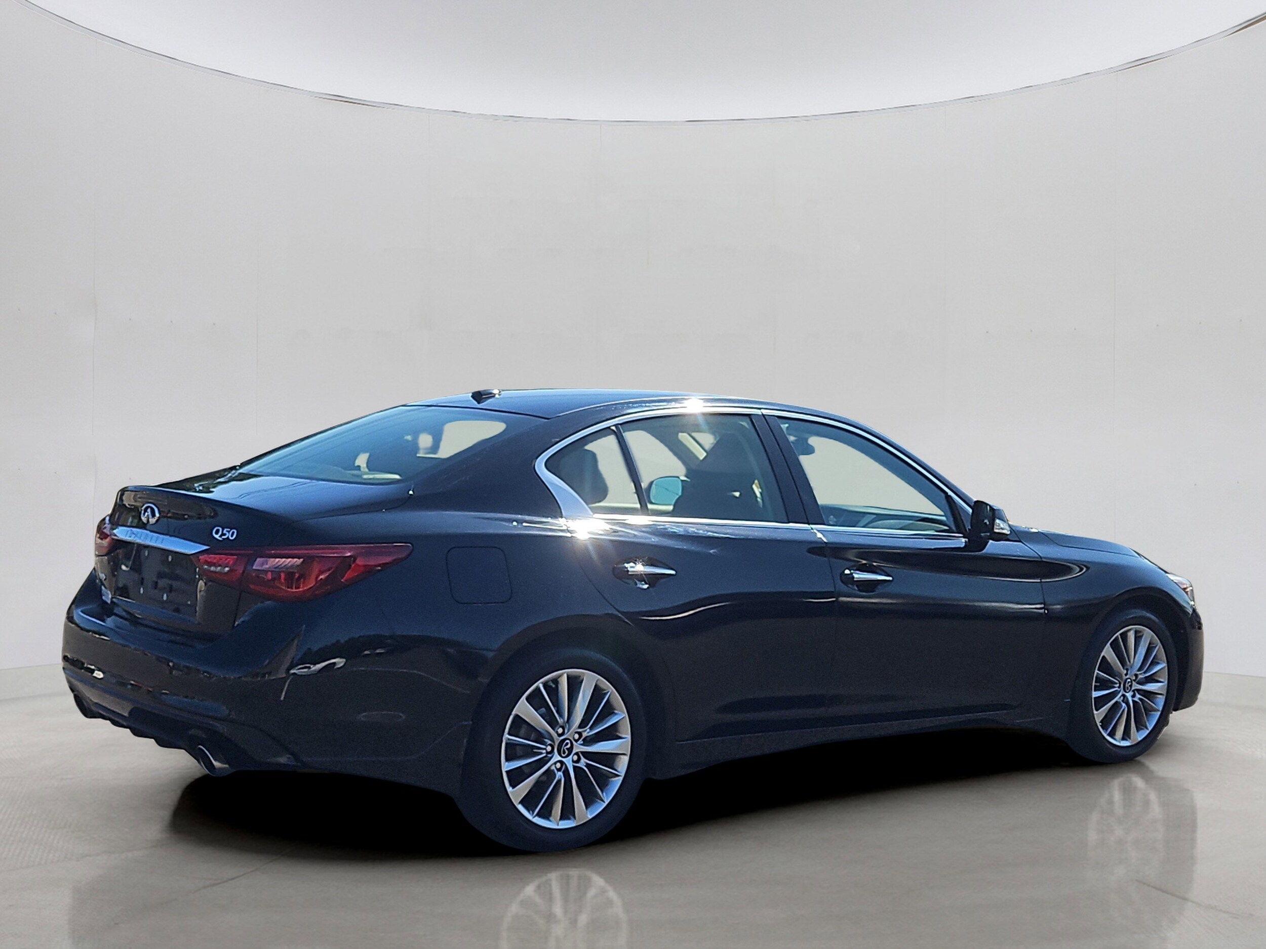 2022 Infiniti Q50 LUXE AWD photo 3